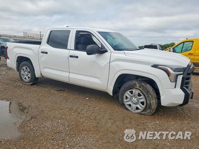 Czwarte zdjęcie samochodu z boku: 2025 TOYOTA TUNDRA SR VIN:5TFKB5DB4SX275084 - miniatura