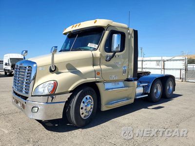 2015 FREIGHTLINER CASCADIA SEMI TRUCK 1FUJGEBG2FLGN1852 - główne zdjęcie licytacji z USA - miniatura