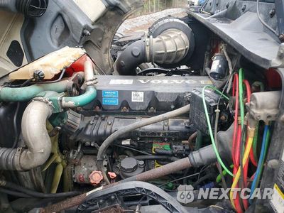 Zdjęcie 10 z 11 samochodu: 2012 VOLVO VNL SEMI TRUCK VIN:4V4NC9EJ0CN559417 - miniatura