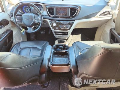 Zdjęcie 8 z 12 samochodu: 2020 CHRYSLER PACIFICA TOURING L VIN:2C4RC1BG1LR275384 - miniatura