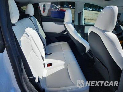 Zdjęcie 10 z 12 samochodu: 2026 TESLA MODEL Y VIN:7SAYGDED6TA425519 - miniatura