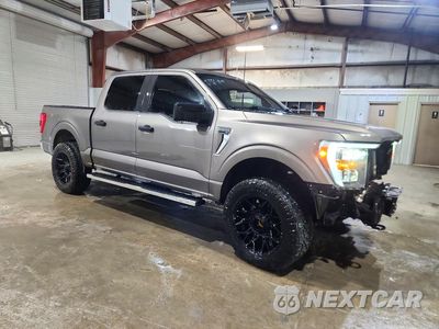 Czwarte zdjęcie samochodu z boku: 2023 FORD F150 SUPERCREW VIN:1FTFW1E86PFA91828 - miniatura