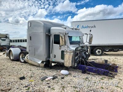 Czwarte zdjęcie samochodu z boku: 2022 PETERBILT 389 TRUCK CAB AND CHASSIS VIN:1XPXP4EX8ND784479 - miniatura