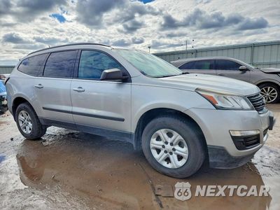 Czwarte zdjęcie samochodu z boku: 2017 CHEVROLET TRAVERSE LS VIN:1GNKRFKD5HJ254477 - miniatura