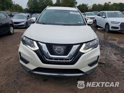 Piąte zdjęcie samochodu w środku: 2017 NISSAN ROGUE SV VIN:KNMAT2MV5HP604336 - miniatura