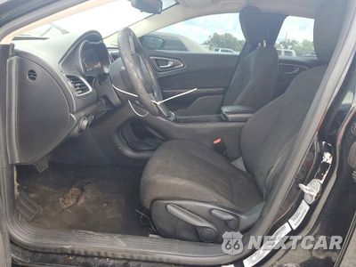 Zdjęcie 7 z 12 samochodu: 2015 CHRYSLER 200 LIMITED VIN:1C3CCCABXFN584400 - miniatura