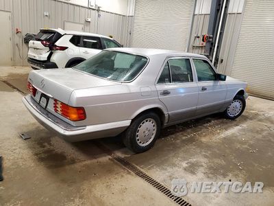Trzecie zdjęcie samochodu z tyłu: 1990 MERCEDES-BENZ 300 SE VIN:WDBCA24E5LA520591 - miniatura