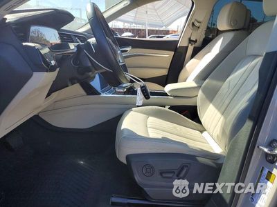 Zdjęcie 7 z 13 samochodu: 2022 AUDI E-TRON PREMIUM VIN:WA1AAAGE3NB014005 - miniatura