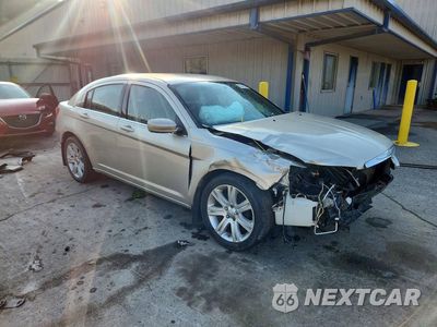 Czwarte zdjęcie samochodu z boku: 2013 CHRYSLER 200 LX VIN:1C3CCBAB6DN764772 - miniatura