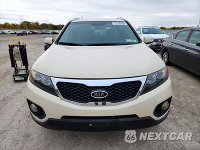 Piąte zdjęcie samochodu w środku: 2011 KIA SORENTO LX VIN:5XYKT3A18BG032443 - miniatura
