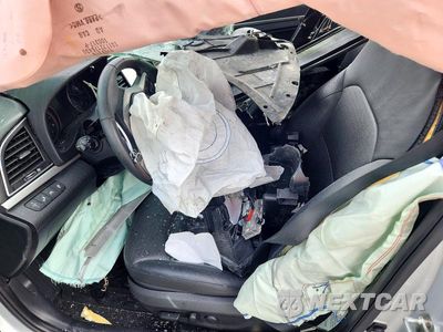Zdjęcie 7 z 12 samochodu: 2018 HYUNDAI ELANTRA LIMITED VIN:KMHD84LFXJU452366 - miniatura