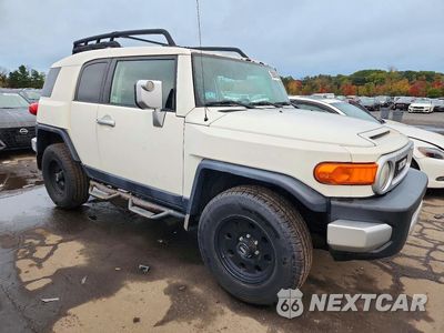 Czwarte zdjęcie samochodu z boku: 2010 TOYOTA FJ CRUISER BASE VIN:JTEBU4BF7AK070215 - miniatura