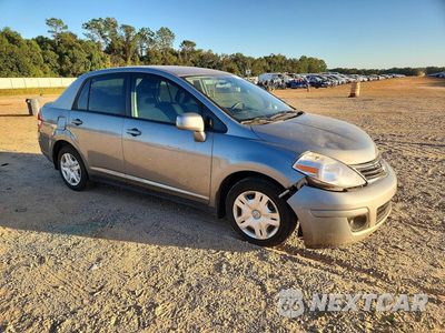Czwarte zdjęcie samochodu z boku: 2011 NISSAN VERSA 1.8 S VIN:3N1BC1AP5BL433467 - miniatura