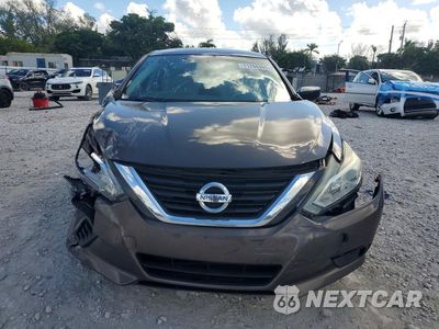 Piąte zdjęcie samochodu w środku: 2016 NISSAN ALTIMA 2.5 S VIN:1N4AL3AP4GC236352 - miniatura