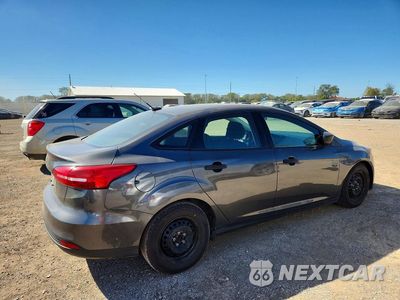 Trzecie zdjęcie samochodu z tyłu: 2018 FORD FOCUS S VIN:1FADP3E2XJL276099 - miniatura