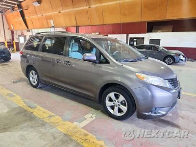 Czwarte zdjęcie samochodu z boku: 2011 TOYOTA SIENNA LE VIN:5TDKK3DC4BS049257 - miniatura