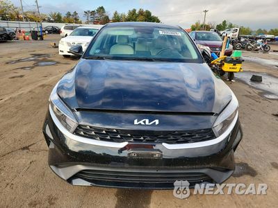 Piąte zdjęcie samochodu w środku: 2023 KIA FORTE LXS VIN:3KPF24AD6PE591112 - miniatura