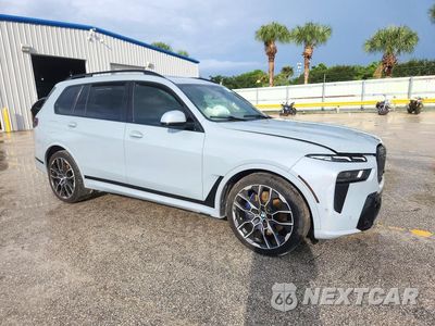 Czwarte zdjęcie samochodu z boku: 2024 BMW X7 XDRIVE40I VIN:5UX23EM03R9S28380 - miniatura