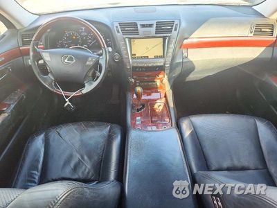 Zdjęcie 8 z 12 samochodu: 2009 LEXUS LS 460 VIN:JTHBL46F395091511 - miniatura