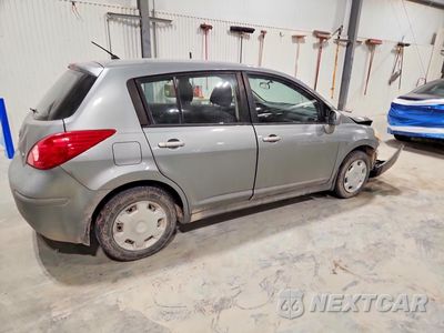 Trzecie zdjęcie samochodu z tyłu: 2007 NISSAN VERSA 1.8 S VIN:3N1BC13E07L415445 - miniatura