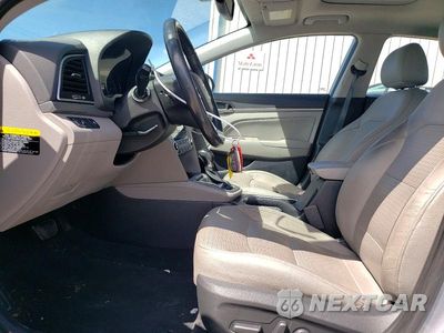 Zdjęcie 7 z 13 samochodu: 2017 HYUNDAI ELANTRA LIMITED VIN:5NPD84LF6HH026666 - miniatura