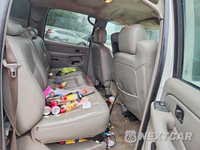 Zdjęcie 10 z 12 samochodu: 2006 CHEVROLET SILVERADO K3500 VIN:1GCJK33D76F221549 - miniatura