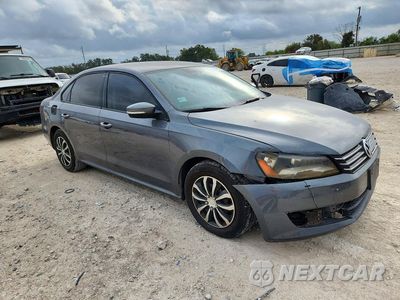 Czwarte zdjęcie samochodu z boku: 2014 VOLKSWAGEN PASSAT S VIN:1VWAP7A33EC016519 - miniatura