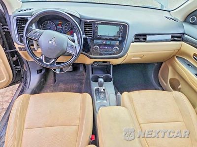 Zdjęcie 8 z 13 samochodu: 2016 MITSUBISHI OUTLANDER GT VIN:JA4JZ4AX4GZ020930 - miniatura