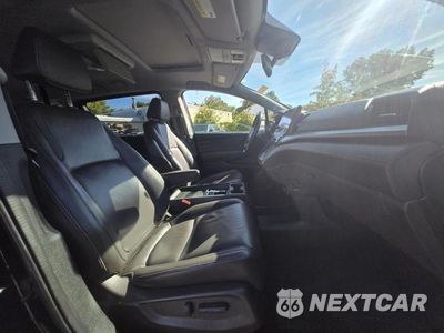 Piąte zdjęcie samochodu w środku: 2018 HONDA ODYSSEY EXL VIN:5FNRL6H72JB039310 - miniatura