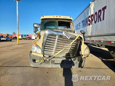 Piąte zdjęcie samochodu w środku: 2013 FREIGHTLINER CASCADIA SEMI TRUCK VIN:1FUJGEBG1DLFG7093 - miniatura