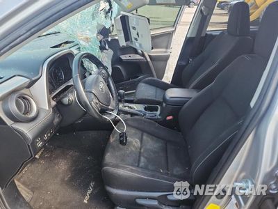 Zdjęcie 7 z 13 samochodu: 2018 TOYOTA RAV4 XLE VIN:JTMWFREV7JJ202119 - miniatura