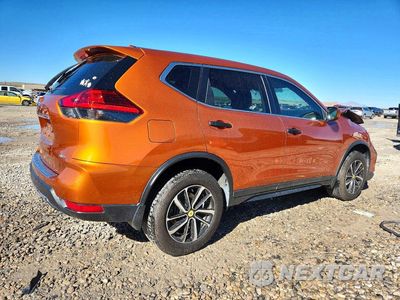 Trzecie zdjęcie samochodu z tyłu: 2017 NISSAN ROGUE S VIN:5N1AT2MV2HC733668 - miniatura