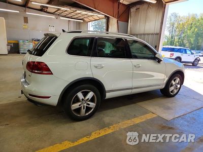 Trzecie zdjęcie samochodu z tyłu: 2014 VOLKSWAGEN TOUAREG V6 TDI VIN:WVGEP9BPXED010286 - miniatura