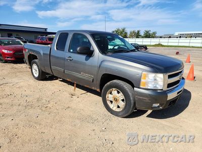 Czwarte zdjęcie samochodu z boku: 2011 CHEVROLET SILVERADO K1500 LT VIN:1GCRKSE34BZ162972 - miniatura