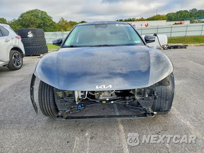 Piąte zdjęcie samochodu w środku: 2023 KIA EV6 WIND VIN:KNDC34LA9P5126810 - miniatura