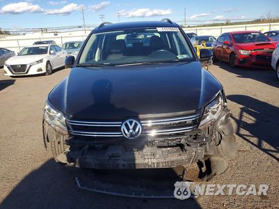Piąte zdjęcie samochodu w środku: 2017 VOLKSWAGEN TIGUAN S VIN:WVGBV7AX0HK031078 - miniatura