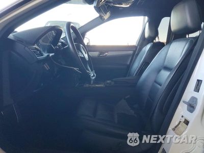 Zdjęcie 7 z 12 samochodu: 2010 MERCEDES-BENZ C 300 VIN:WDDGF5EB7AR111166 - miniatura
