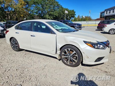 Czwarte zdjęcie samochodu z boku: 2017 NISSAN ALTIMA 2.5 SR VIN:1N4AL3AP0HC270046 - miniatura