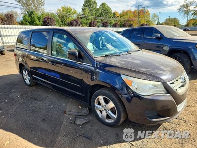 Czwarte zdjęcie samochodu z boku: 2010 VOLKSWAGEN ROUTAN SE VIN:2V4RW3D16AR280076 - miniatura