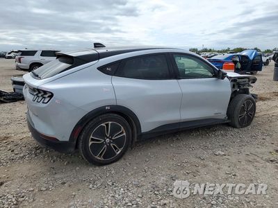 Trzecie zdjęcie samochodu z tyłu: 2023 FORD MUSTANG MACH-E PREMIUM VIN:3FMTK3R47PMA87073 - miniatura