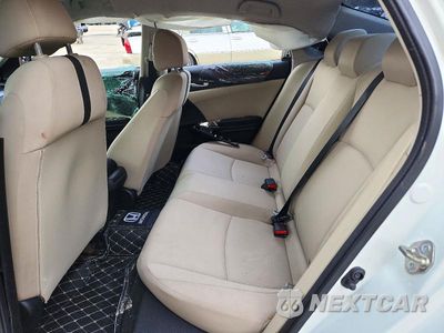 Zdjęcie 10 z 13 samochodu: 2018 HONDA CIVIC LX VIN:19XFC2F69JE024704 - miniatura