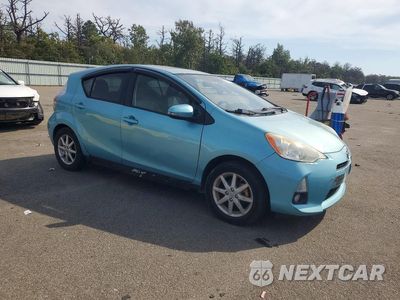 Czwarte zdjęcie samochodu z boku: 2012 TOYOTA PRIUS C FOUR VIN:JTDKDTB38C1028228 - miniatura