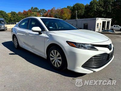 Czwarte zdjęcie samochodu z boku: 2018 TOYOTA CAMRY LE VIN:4T1B31HK7JU001745 - miniatura