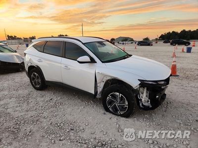 Czwarte zdjęcie samochodu z boku: 2025 HYUNDAI TUCSON BLUE VIN:KM8JBDD1XSU285208 - miniatura