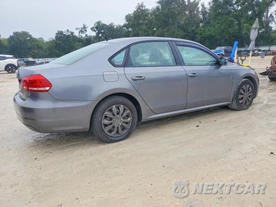 Trzecie zdjęcie samochodu z tyłu: 2014 VOLKSWAGEN PASSAT S VIN:1VWAP7A34EC002788 - miniatura