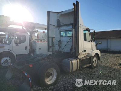 Trzecie zdjęcie samochodu z tyłu: 2016 VOLVO VNL SEMI TRUCK VIN:4V4N39TG6GN965649 - miniatura