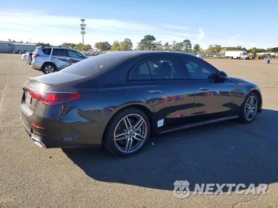Trzecie zdjęcie samochodu z tyłu: 2026 MERCEDES-BENZ E 450 4MATIC VIN:W1KLF6BB5TA257916 - miniatura