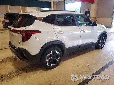 Trzecie zdjęcie samochodu z tyłu: 2025 KIA SELTOS EX VIN:KNDERCAA7S7754303 - miniatura