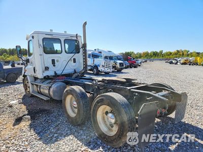 Drugie zdjęcie samochodu z przodu: 2014 FREIGHTLINER CASCADIA SEMI TRUCK VIN:1FUJGBDV4ELFK7039 - miniatura