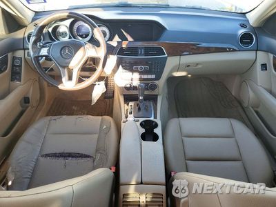 Zdjęcie 8 z 12 samochodu: 2013 MERCEDES-BENZ C 250 VIN:WDDGF4HBXDA864540 - miniatura